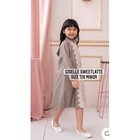 BUTON SERIES WEARING KLAMBY / ELENA DRESS SIENNA L / GISELLE SWEET LATTE 7/8