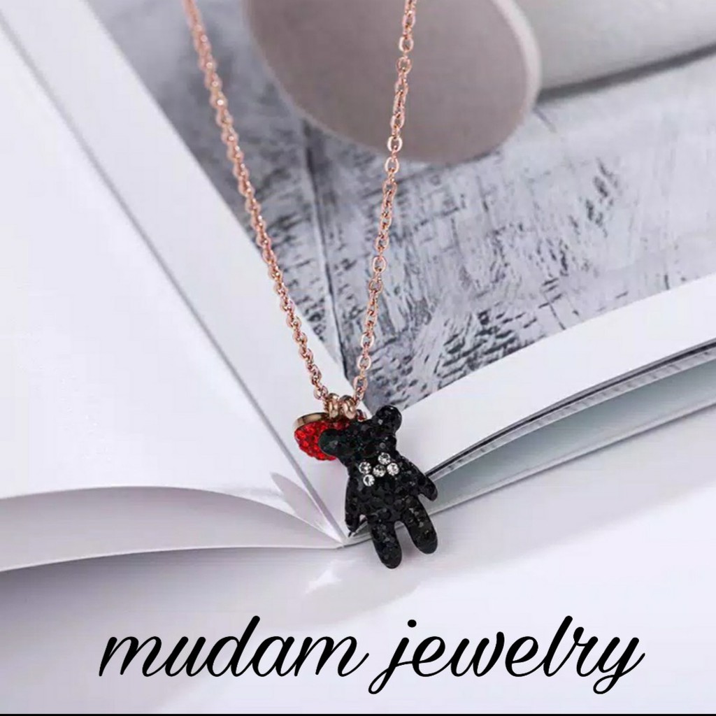 Kalung Panda Hitam Dengan Love Merah Titanium Lapis Emas 18K