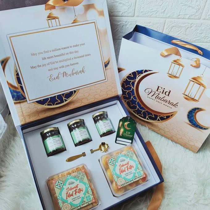 

Hampers Realfood Idul Fitri 3 Jar Walet + 2 Box Cookies Kayimarket1696