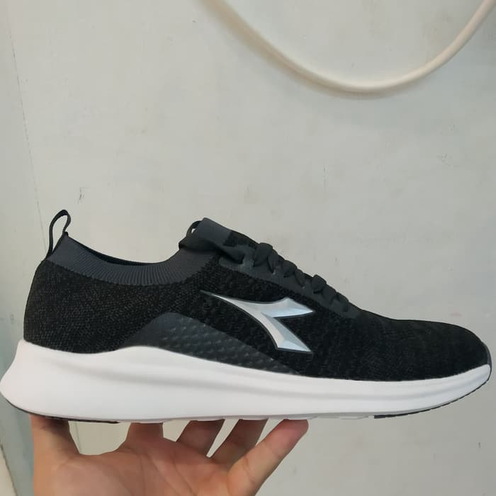 sepatu Diadora Original Running Vinicio Black Men