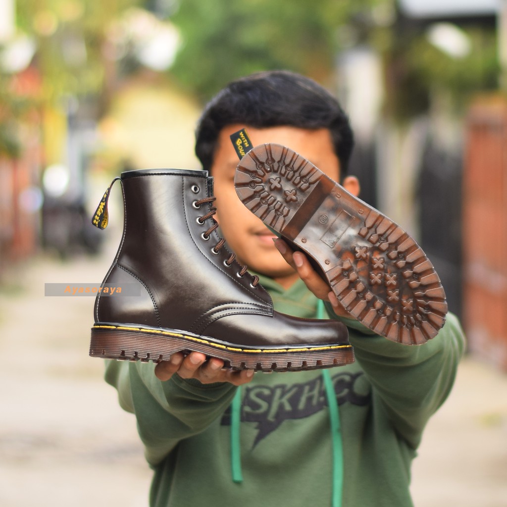 SEPATU Boots Pria dan Wanita Docmart Dokmar 8 hole Kulit