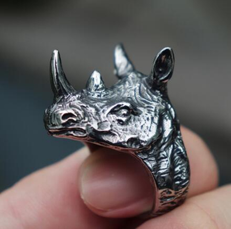 Cincin Desain Kepala Badak Bahan Stainless Steel Gaya Retro Punk Untuk Pria