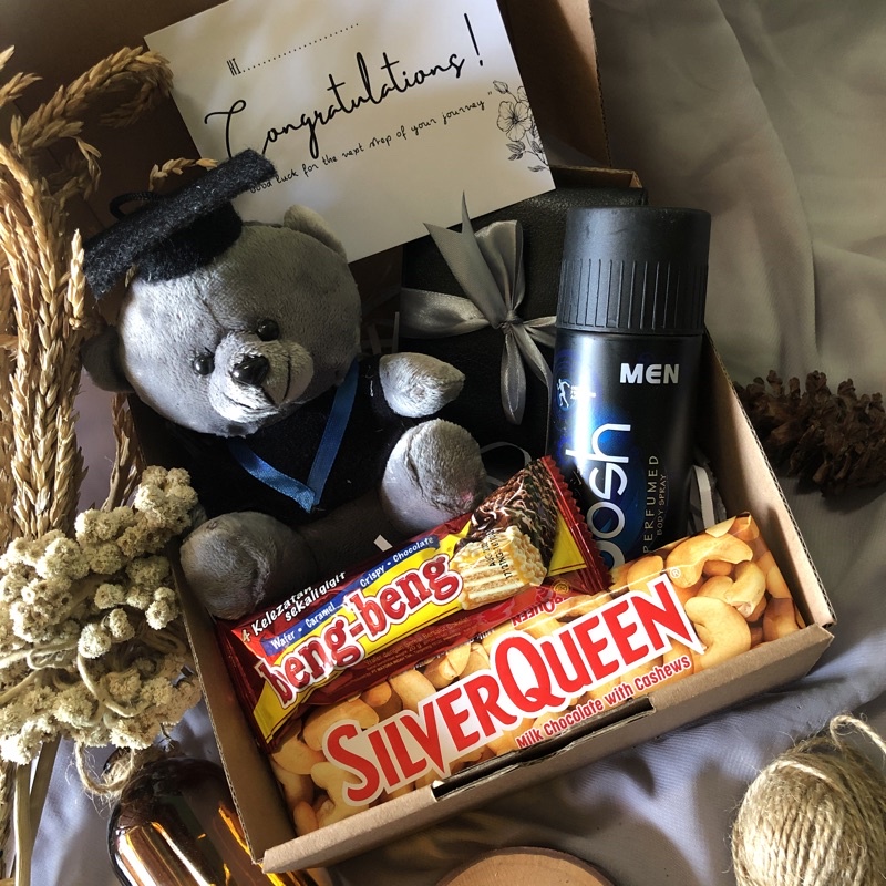 GiftBox Wisuda Graduation Untuk Cewe dan Cowo Kado Hadiah Boneka Aksesories