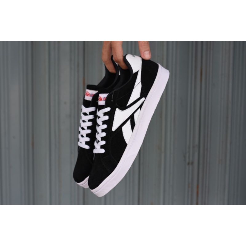 REEBOK PREMIUM BNIB.