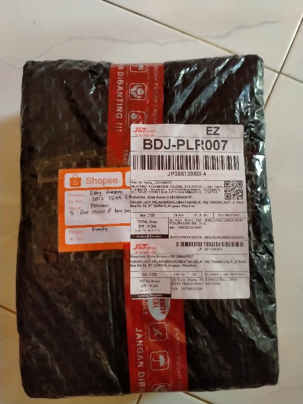 Face Shield Anti Debu Dengan Frame Warna Putih Pink Transparan Sebagai Penyangga | Rumify