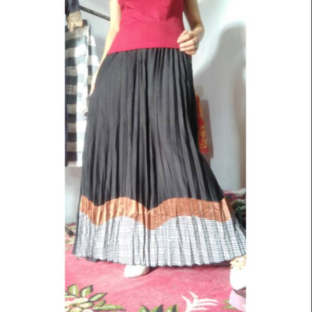 Rok pliskit panjang bahan katun kombinasi suede import
