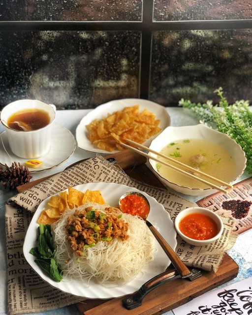 

Bihun Ayam Bakso, Bihun Ayam