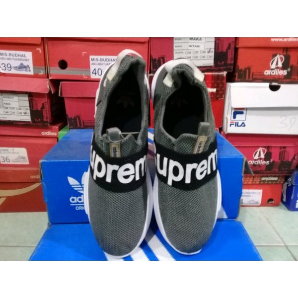 BURSA Sepatu Adidas Supreme