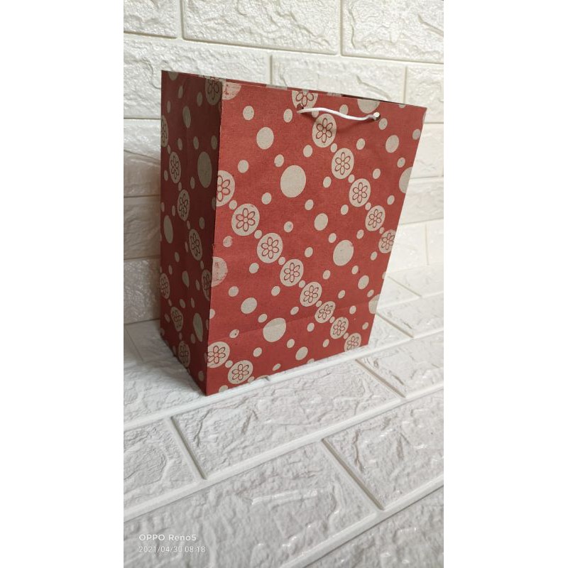 Paper Bag Tas Kertas Motif ukuran 20 x 25 x 11( R-7 BK)