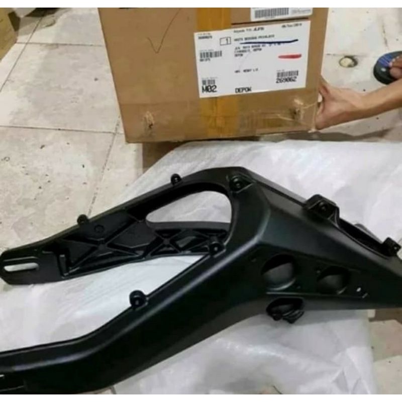 SWING ARM YAMAHA R15 VVA V3 ORIGINAL YAMAHA YGP