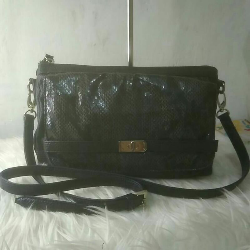Tas wanita / Sling bag CAPACCI / Preloved / second Branded "CAPACCI"