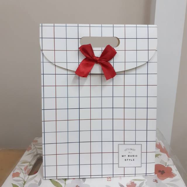 

PAPERBAG MEDIUM tempat kado kertas kado