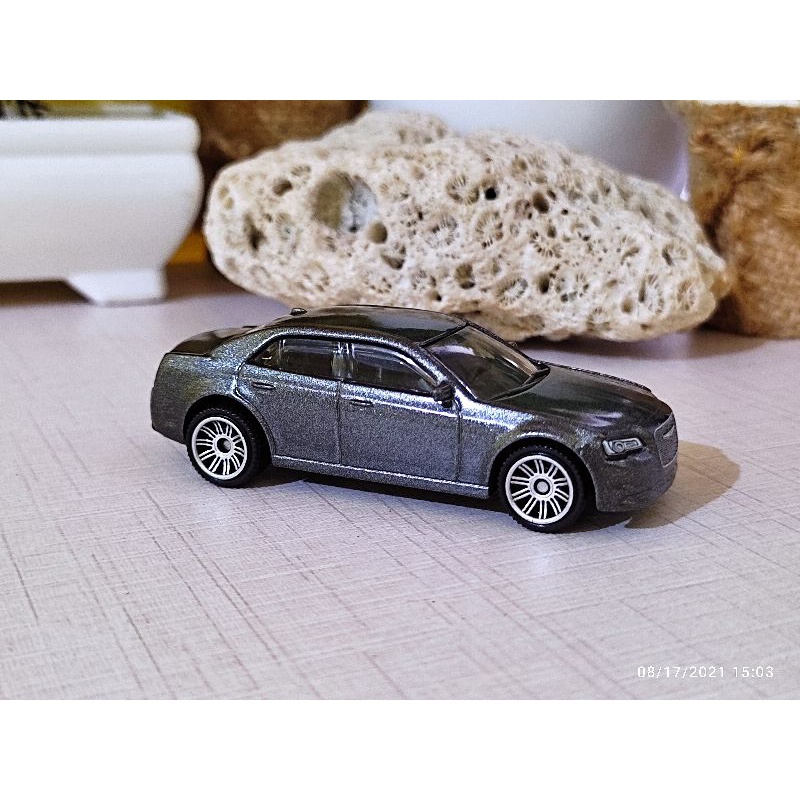 matchbox 2015 chrysler 300 silver rare item