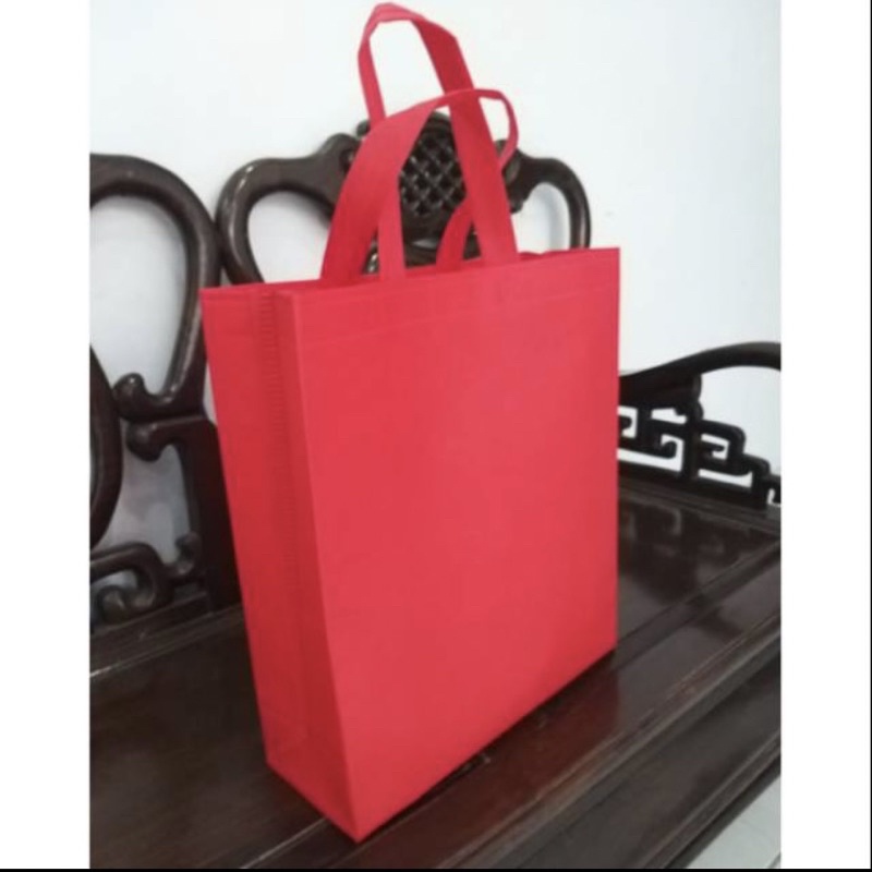 

Goodie bag Handle Box Polos uk 35x40x12 - Tas Spunbond Handle Box Polos - Tas Kain Handle Box Polos