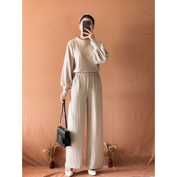 Zolly Set (1 Set Long Knit dengan Premium look)-Ivory