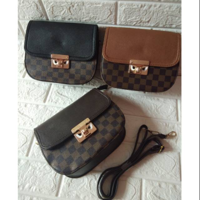 Tas selempang LV damier
