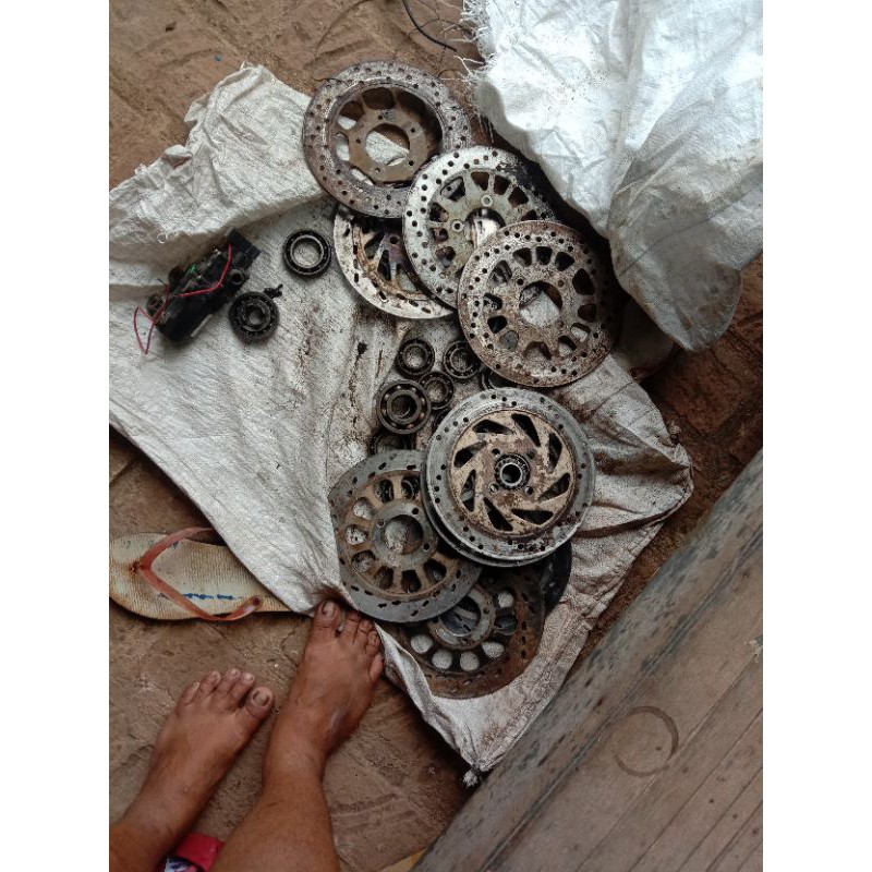 piringan cakram motor bekas untuk bahan meja bonsai, random