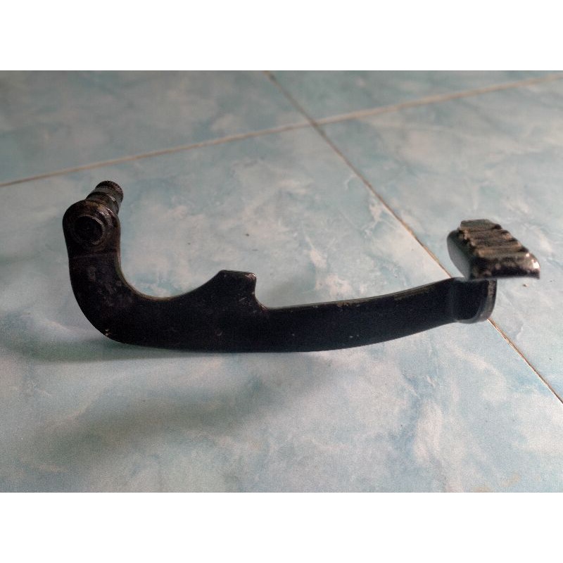 tuas rem belakang Tiger