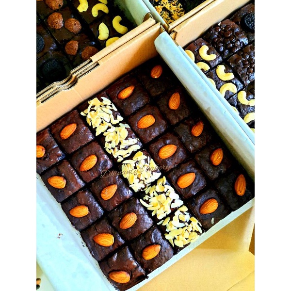 

Fudgy Brownies Premium by Dhinanty's Bakery