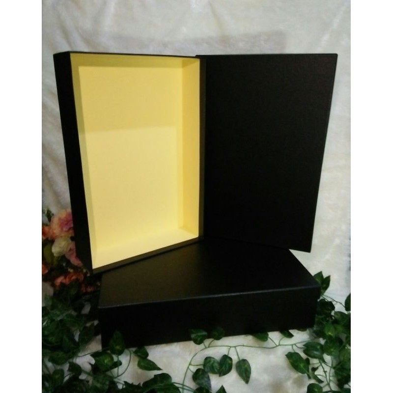 

Kotak Kado Tebal Premium Hard Box Ukuran 45x30x10