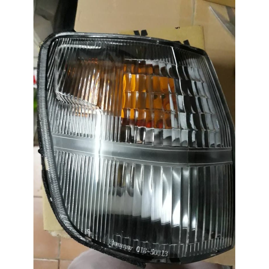 Diskon Mobil. MITSUBISHI KUDA 99 2000 2001 2002 awal LAMPU SEN CORNER LAMP