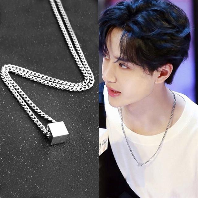 Gaya yang sama seperti Wang Yibo square kalung fashion merek sederhana all-match Harajuku pria dan w