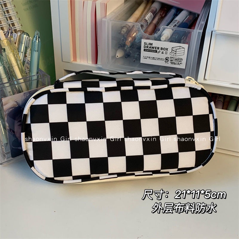 Sera Xiaohongshu Blogger dengan Kotak Pensil Kotak-kotak Yang Sama Sederhana Kotak Pensil Berkapasitas Besar Siswa Sekolah Menengah Pertama Kotak Alat Tulis Kotak Pensil Wanita