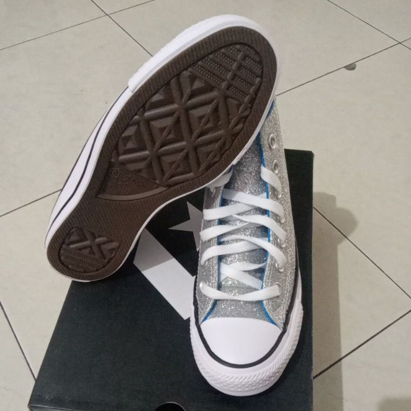 sepatu Converse original 572046C