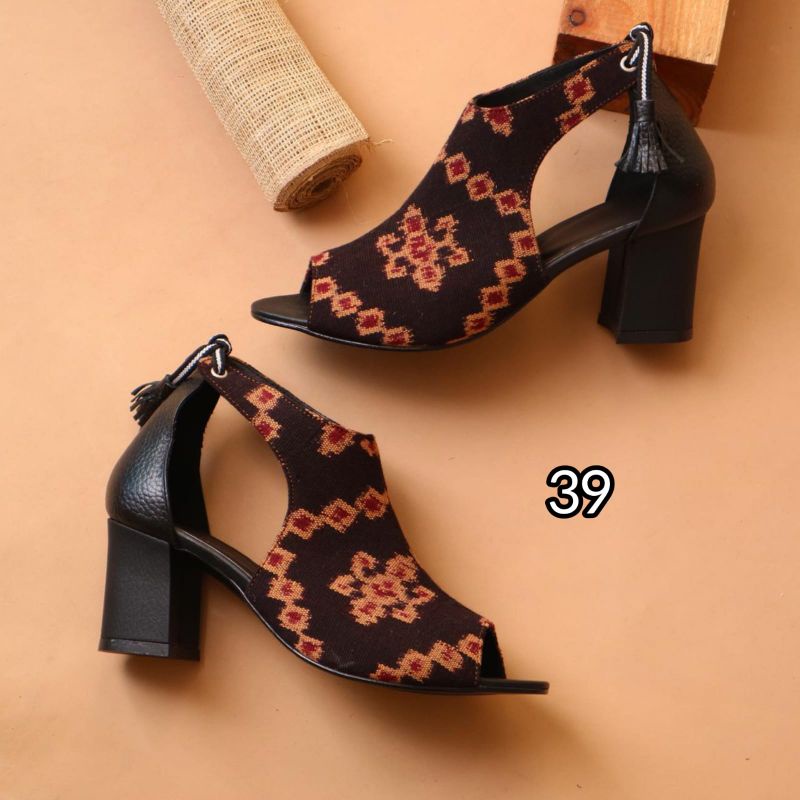 Sepatu Tenun Wanita Kombinasi Kulit dan Tenun