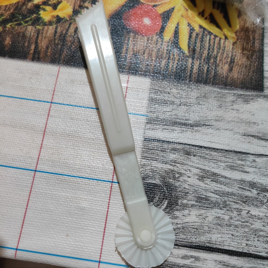 Penjepit Jepit Nastar Daun Dengan Roda Pemotong