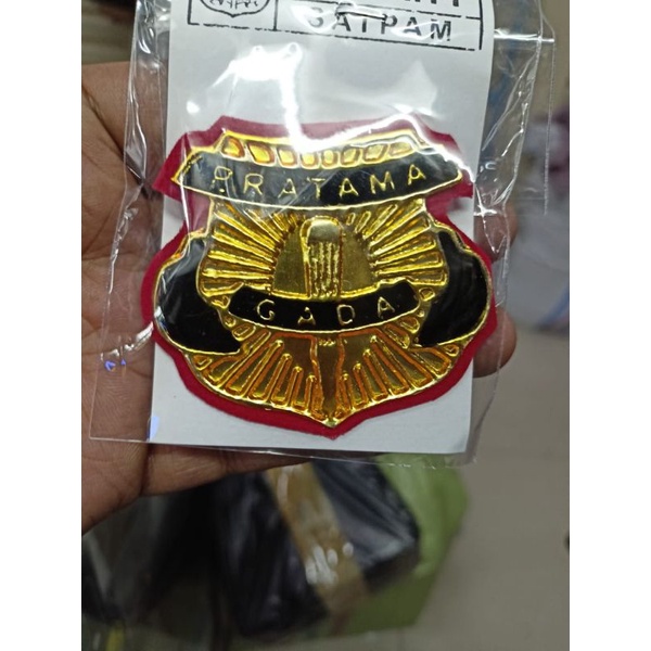 pin lencana gada Pratama besar