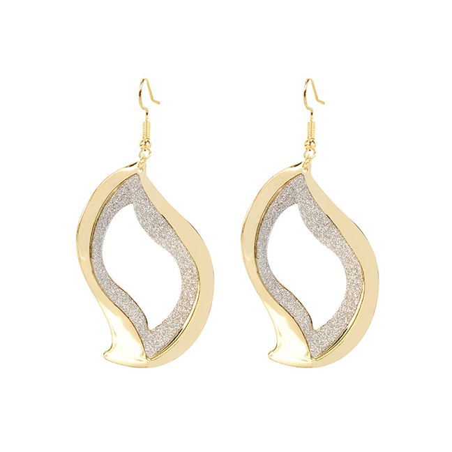 LRC Anting Gantung Fashion Golden Geometric Hollow Frosted Alloy Earrings K44358