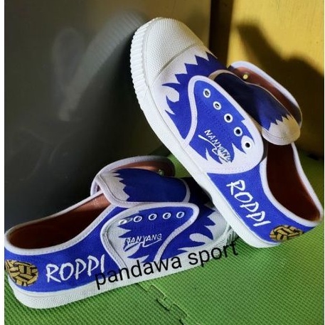 SEPATU TAKRAW NANYANG MOTIF CAKRA