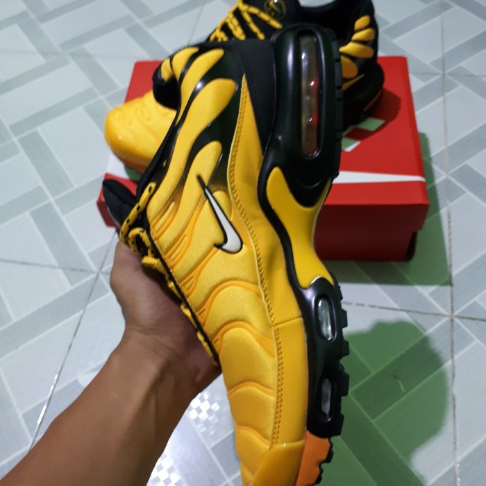 nike tn frequency pack