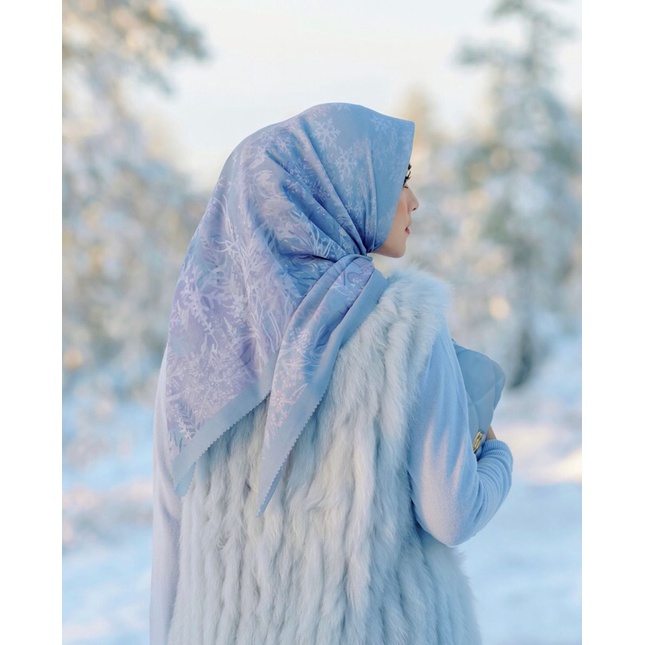 Buttonscarves Disney Frozen Aquamarine