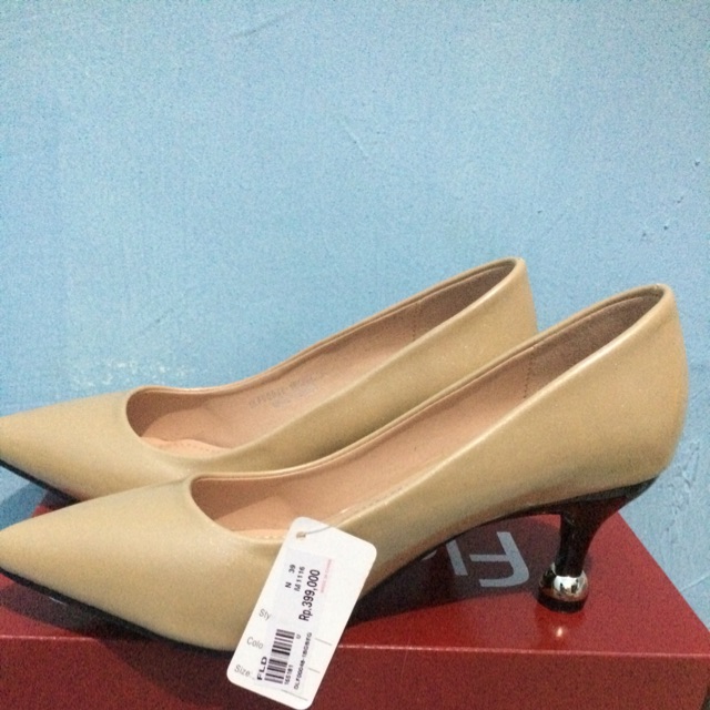 Sepatu wanita Fladeo