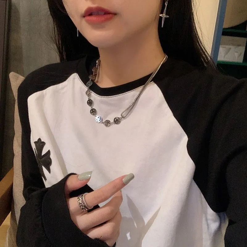 Kalung Rantai Bahan Titanium Steel Model Double layer Motif Smiley Face Gaya Hip hop Untuk Wanita