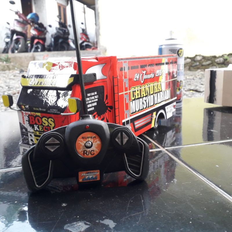 miniatur truk remote