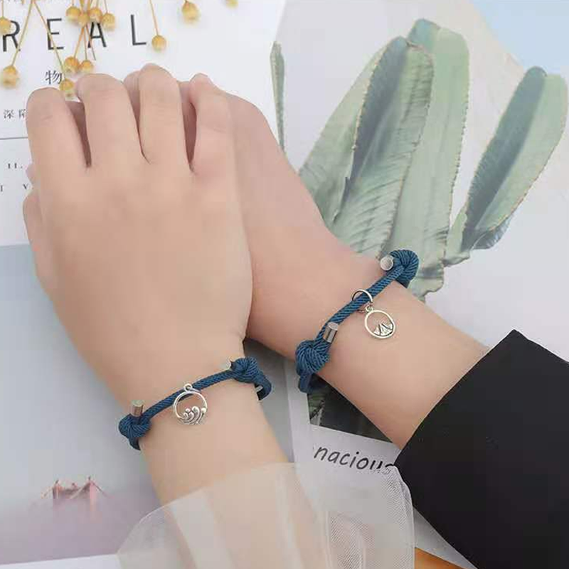 2 Pcs Gelang magnet Adjustable Bahan alloy Warna silver Untuk Pasangan