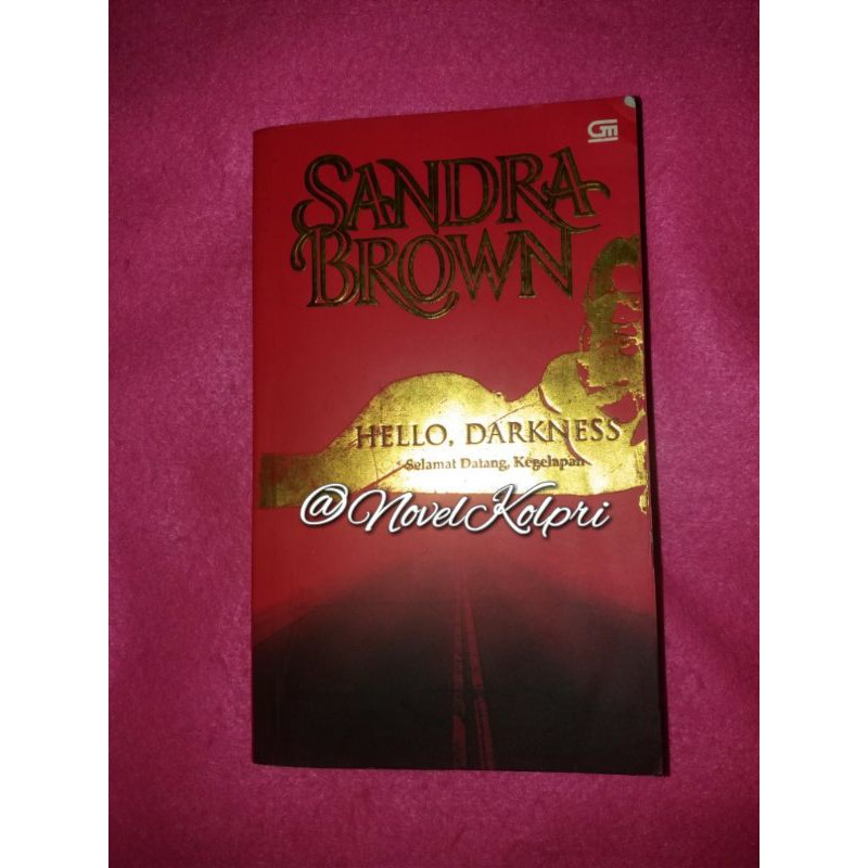 Hello Darkness - Sandra Brown