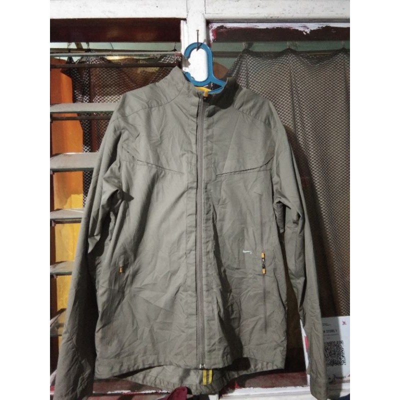 Jaket nike second kondisi 95%