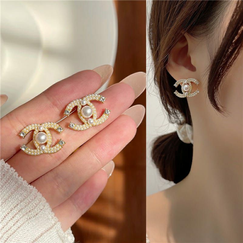 Anting Tusuk Wanita Mutiara Import Huruf C