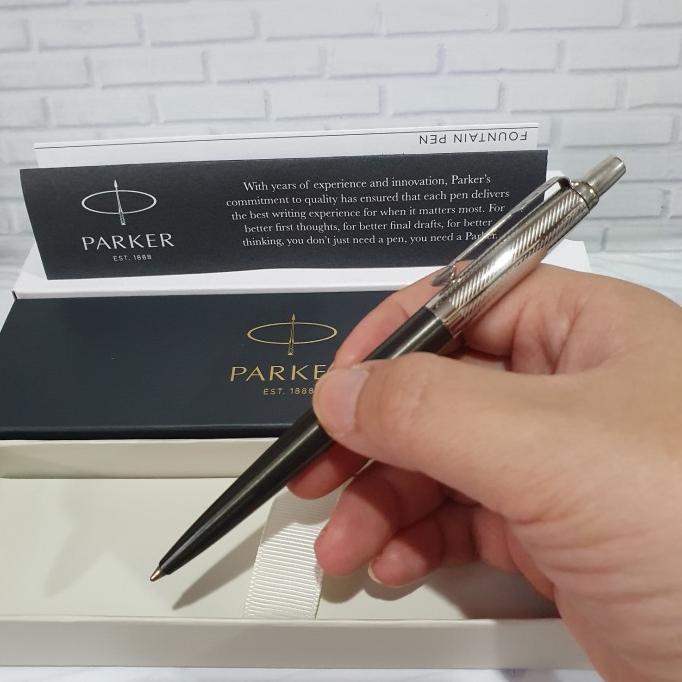 

Pulpen Parker Jotter Premium TowerGrey Diagonal CT BP Free Grafir Nama