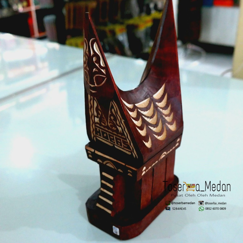 Miniatur Rumah Adat Khas Batak