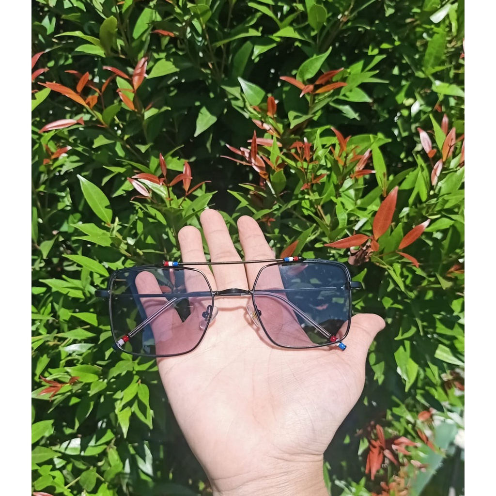 TERLARIS Kacamata Lensa Photocromic Titanium UNISEX Kacamata Fashion Lensa Photocromic Kacamata Gaya