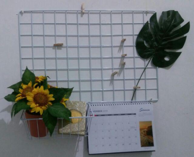 Kesi Putih Keranjang Besi Gantung Tempat Aksesoris Serbaguna Rak Bumbu Dapur Wall Grid Dekorasi