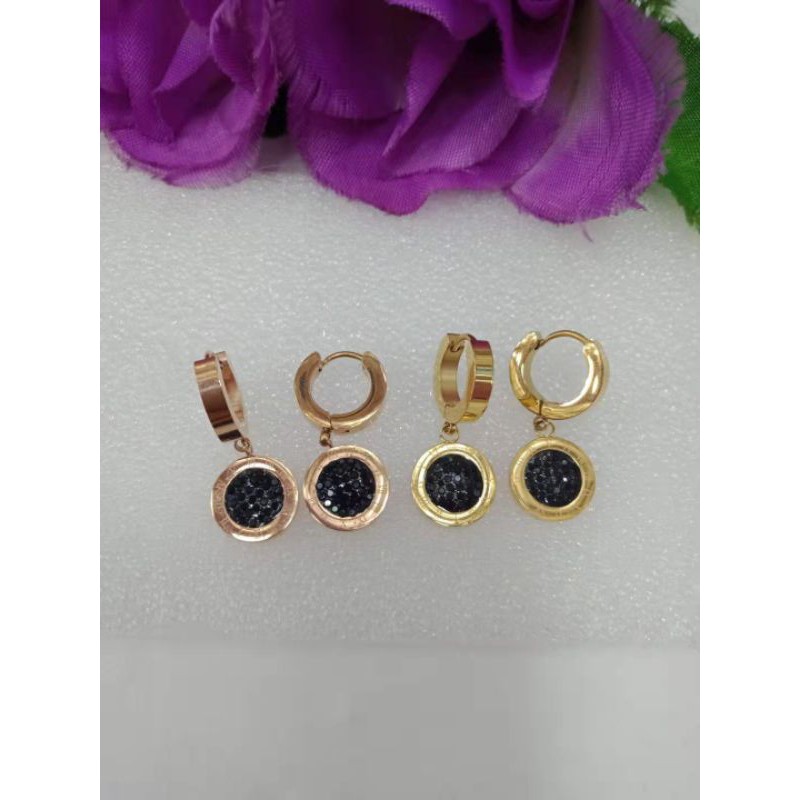 Anting titanium mata hitam