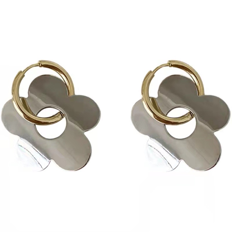 Anting Tusuk Motif Bunga Bahan Metal Ringan Mewah Untuk Wanita