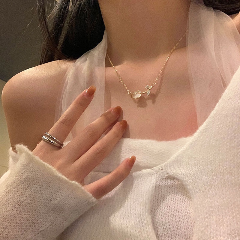 YEEZII Kalung Rantai Liontin Bunga Tulip Hias Kristal Warna Silver / Gold Untuk Wanita