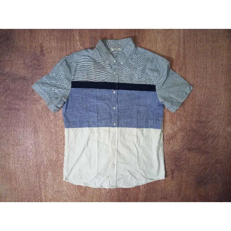 kemeja lengan pendek